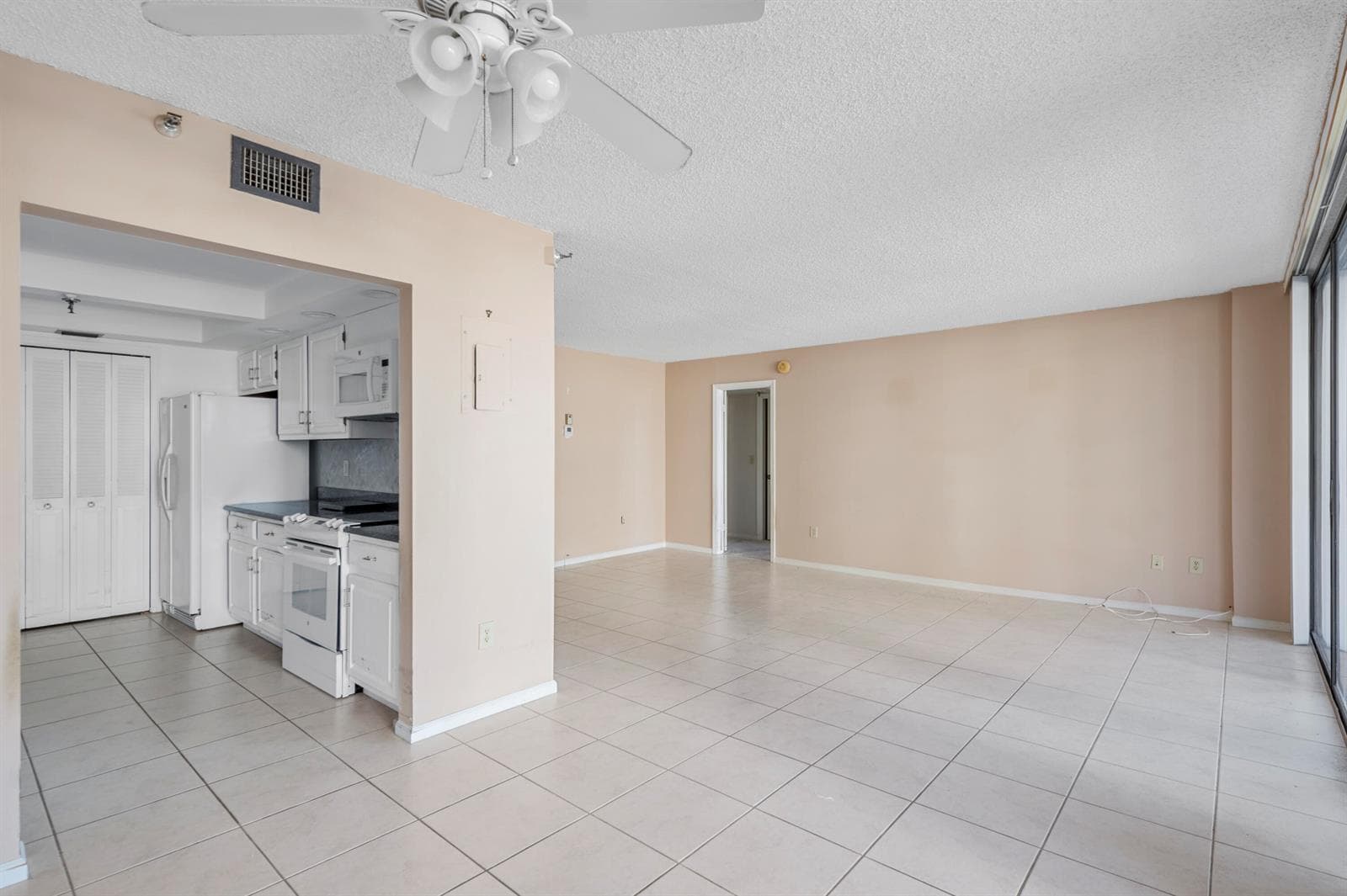 859 Jeffery Street 312 photo 4