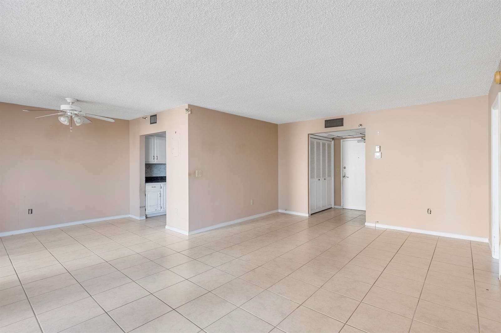 859 Jeffery Street 312 photo 8
