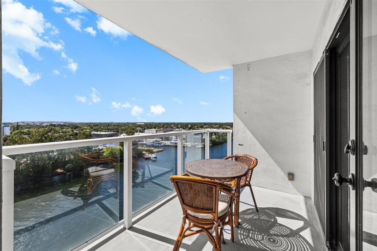 1401 N Riverside Drive 1104 photo 17