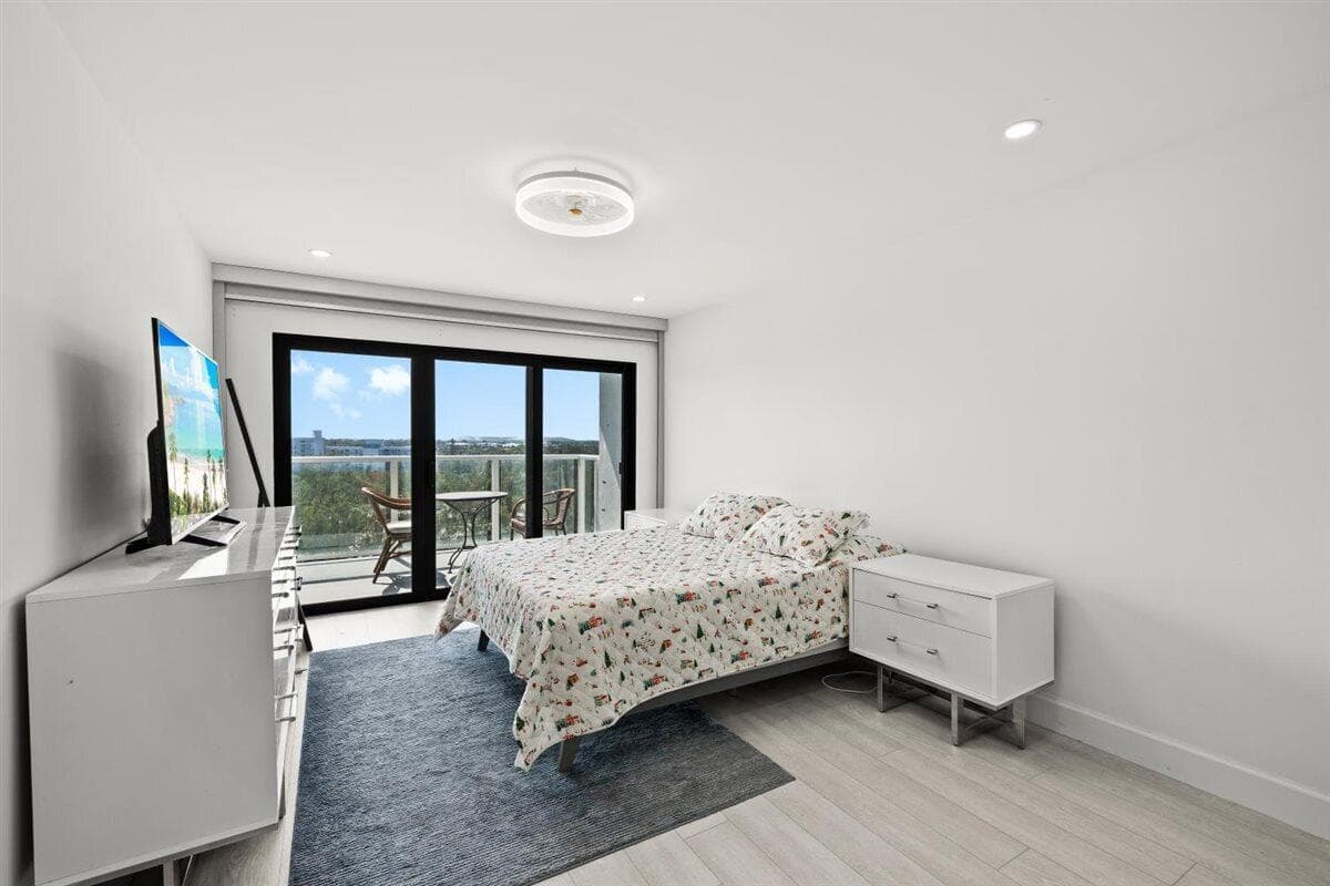 1401 N Riverside Drive 1104 photo 12