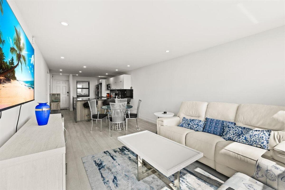 1401 N Riverside Drive 1104 photo 10