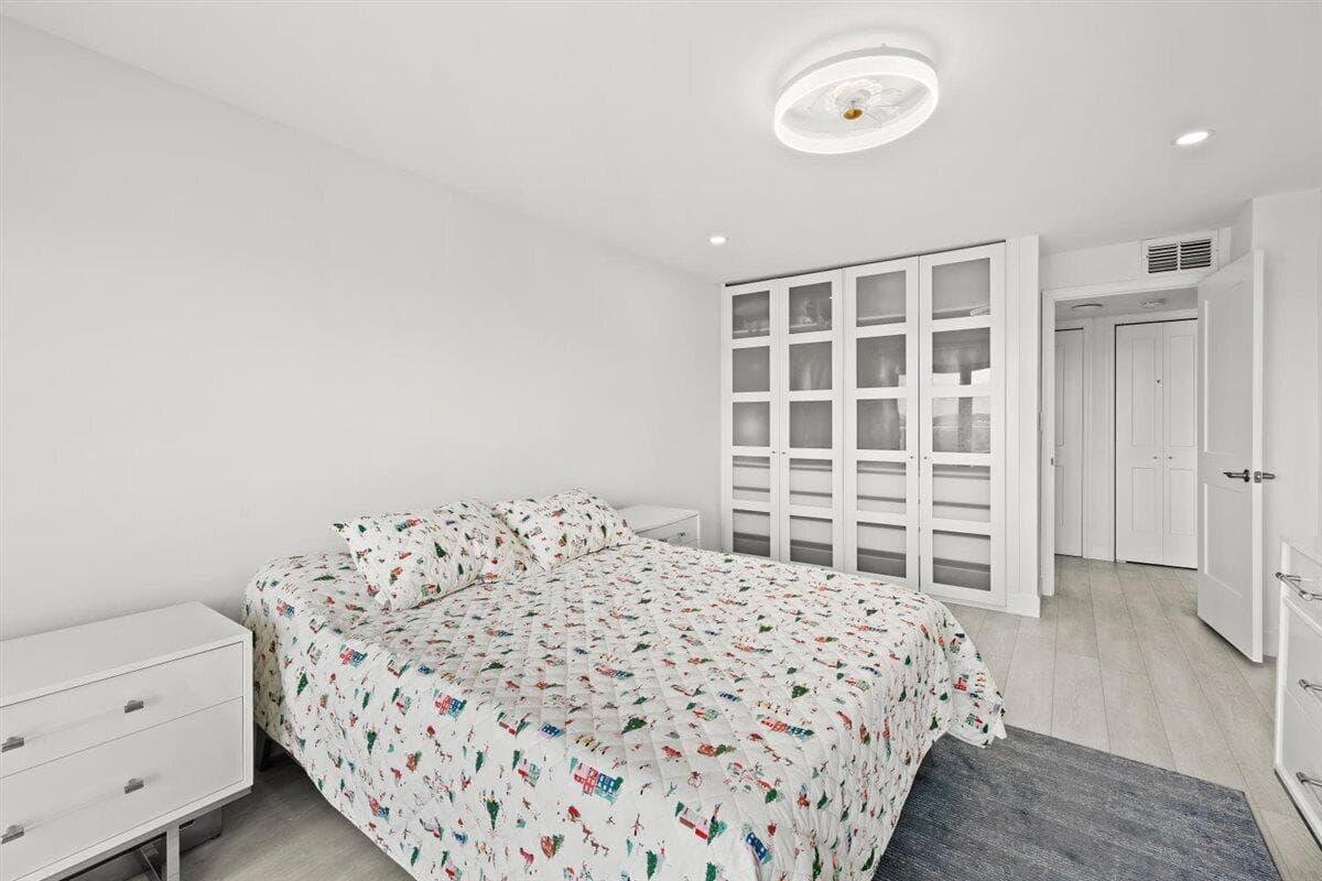 1401 N Riverside Drive 1104 photo 14
