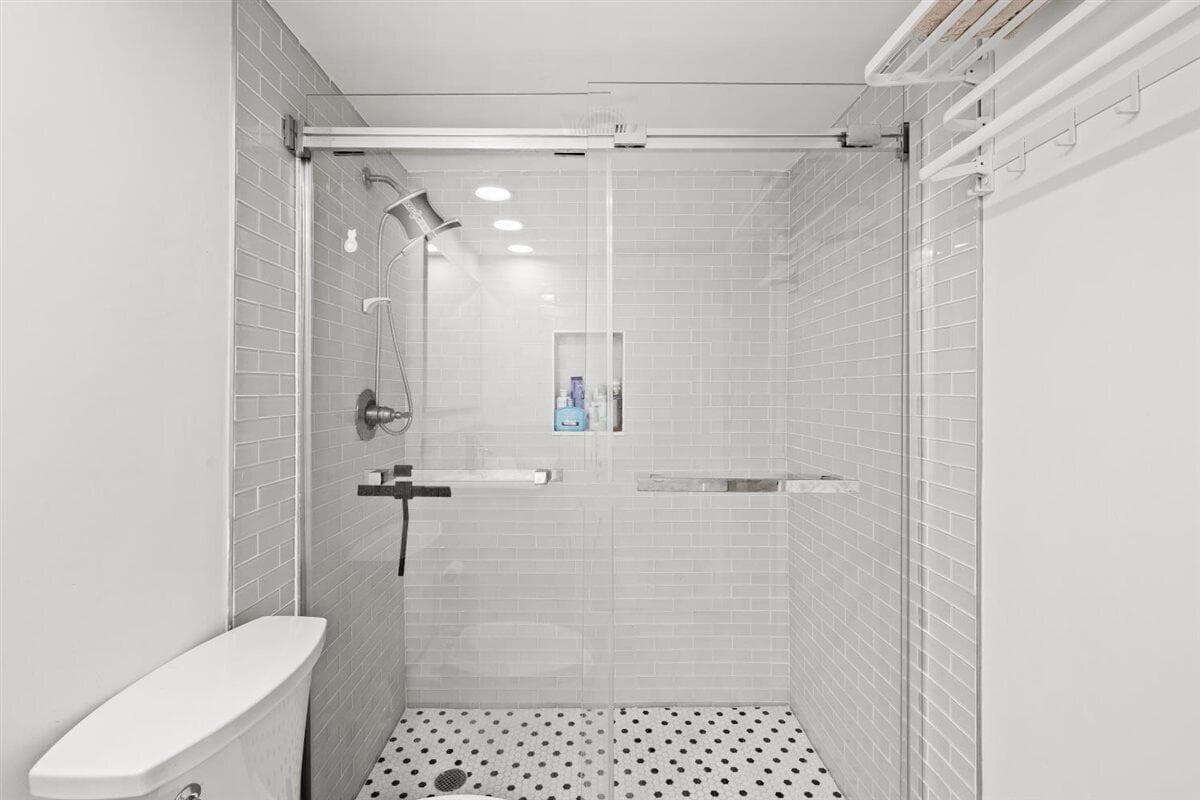 1401 N Riverside Drive 1104 photo 15
