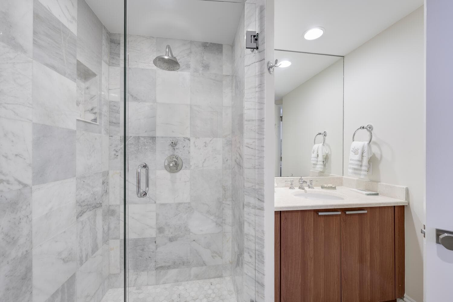 2650 Lake Shore Drive 1602 photo 18