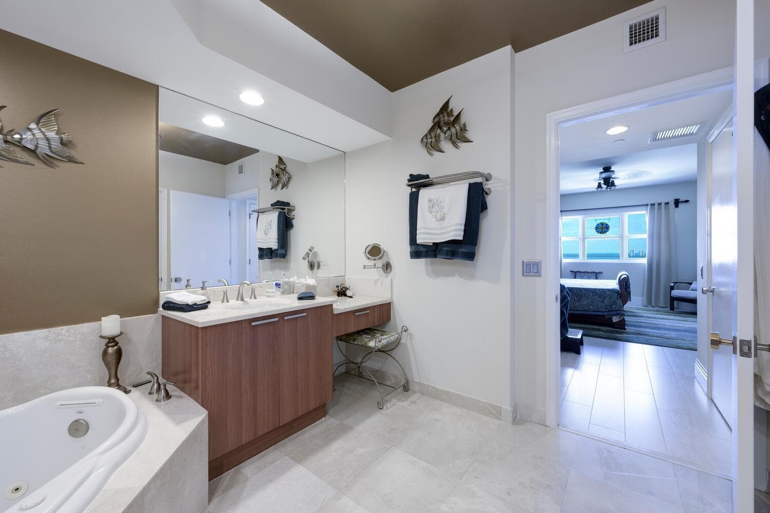 2650 Lake Shore Drive 1602 photo 15