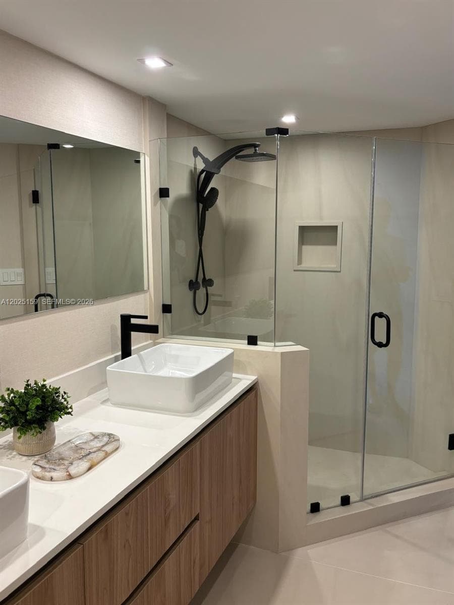 6301 Collins Ave 908 photo 9