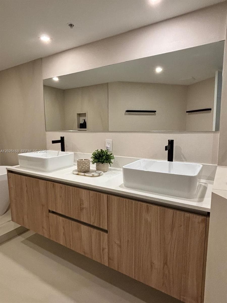 6301 Collins Ave 908 photo 8