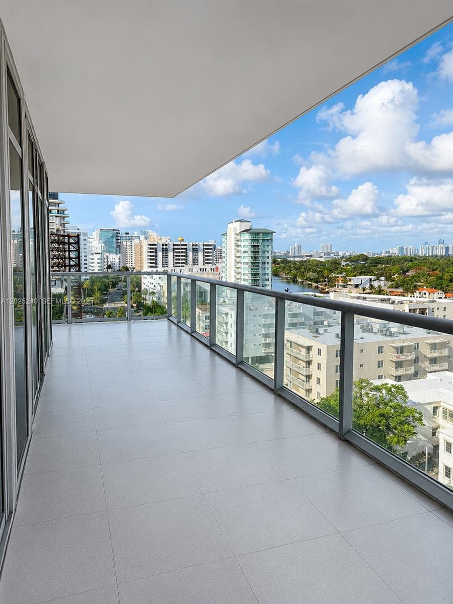 3737 Collins Ave S-1003 photo 2