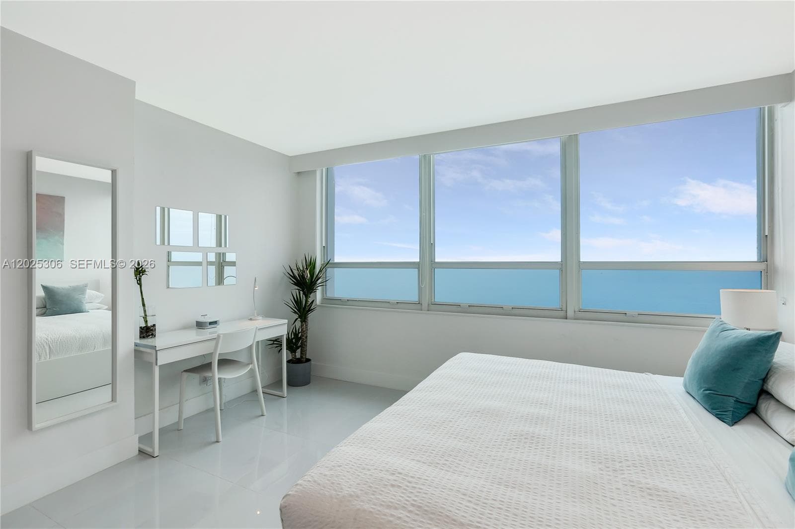 5445 Collins Ave 724 photo 1