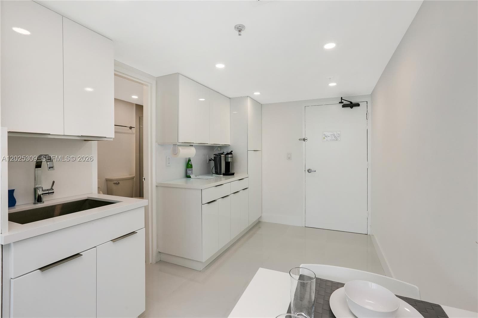 5445 Collins Ave 928 photo 3