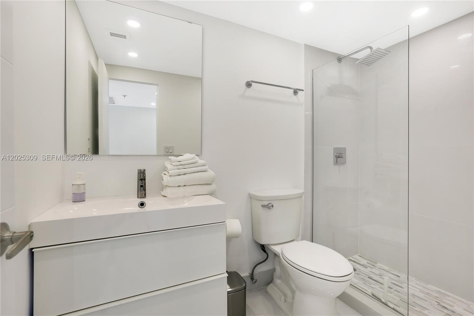 5445 Collins Ave 928 photo 5