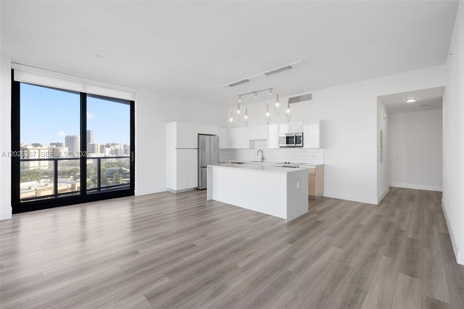 101 Diplomat Pkwy 2102 photo 2