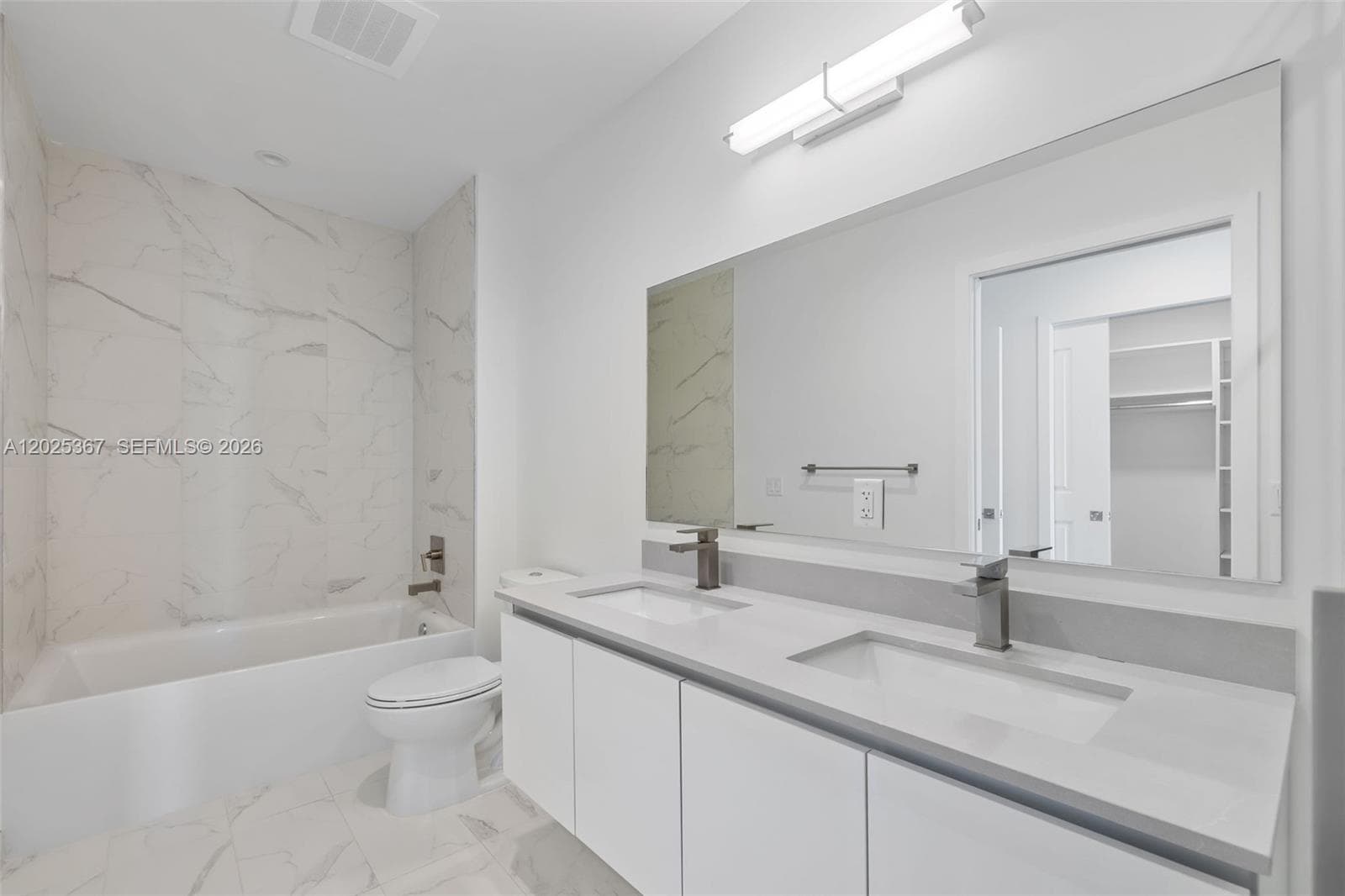 101 Diplomat Pkwy 2102 photo 24
