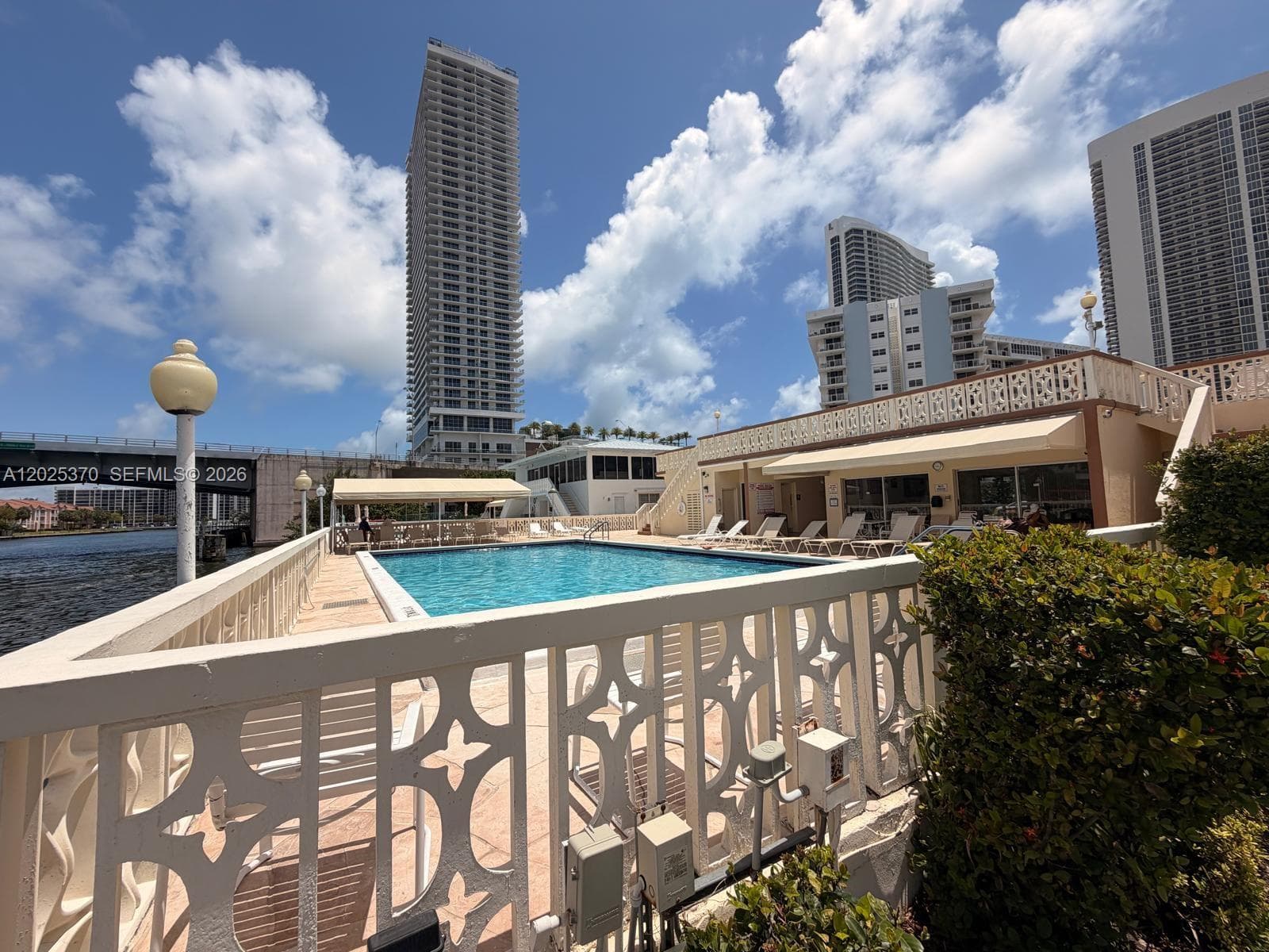 1825 S Ocean Dr 611 photo 16