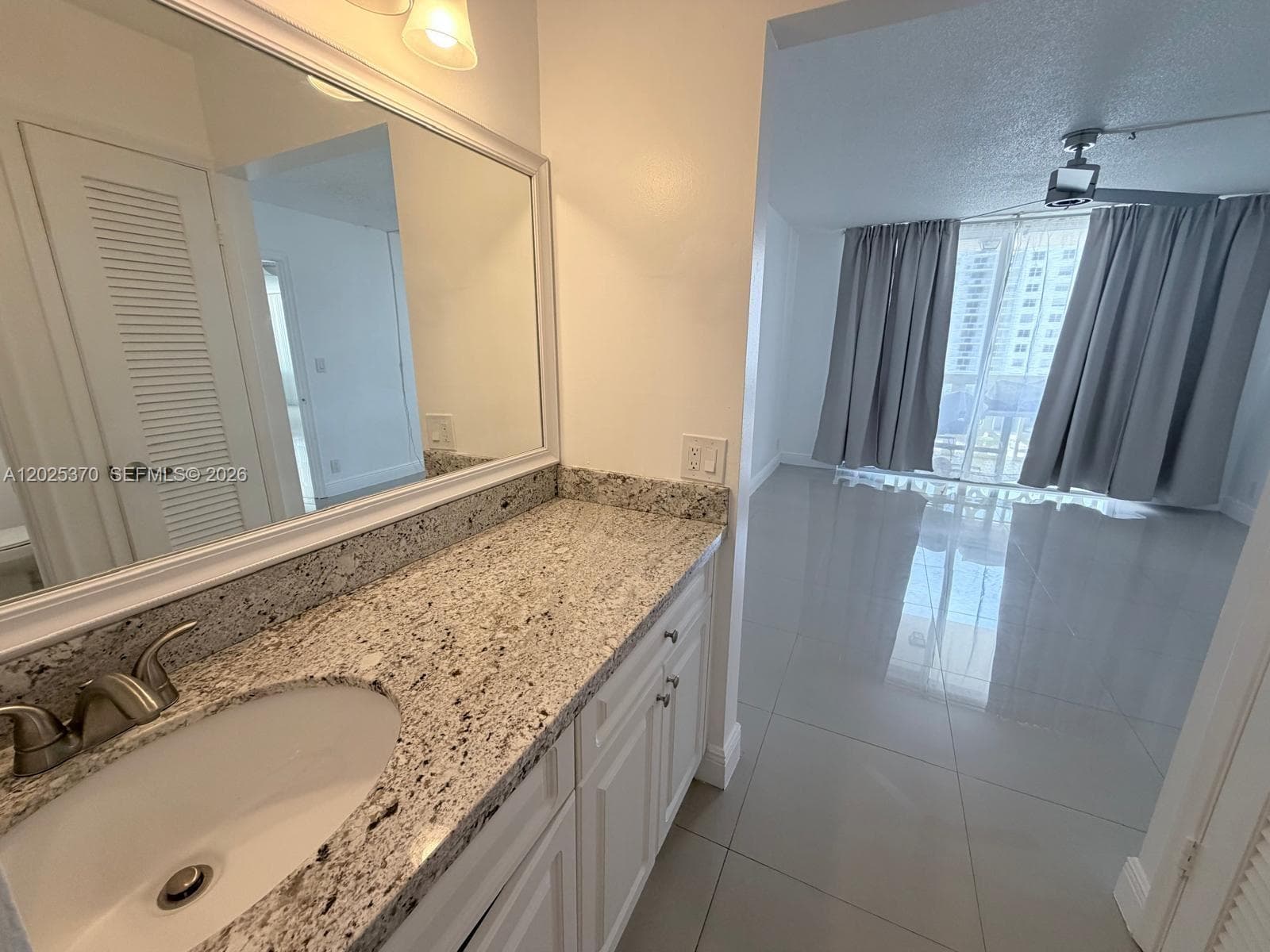 1825 S Ocean Dr 611 photo 11
