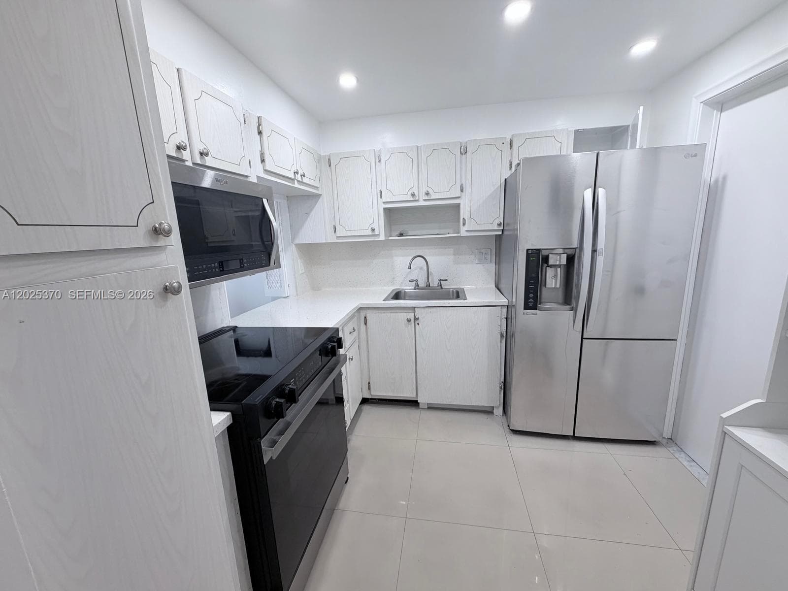 1825 S Ocean Dr 611 photo 4