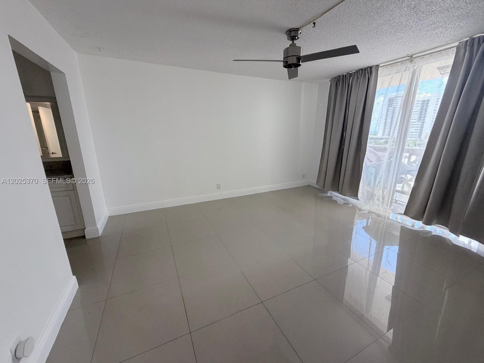 1825 S Ocean Dr 611 photo 8