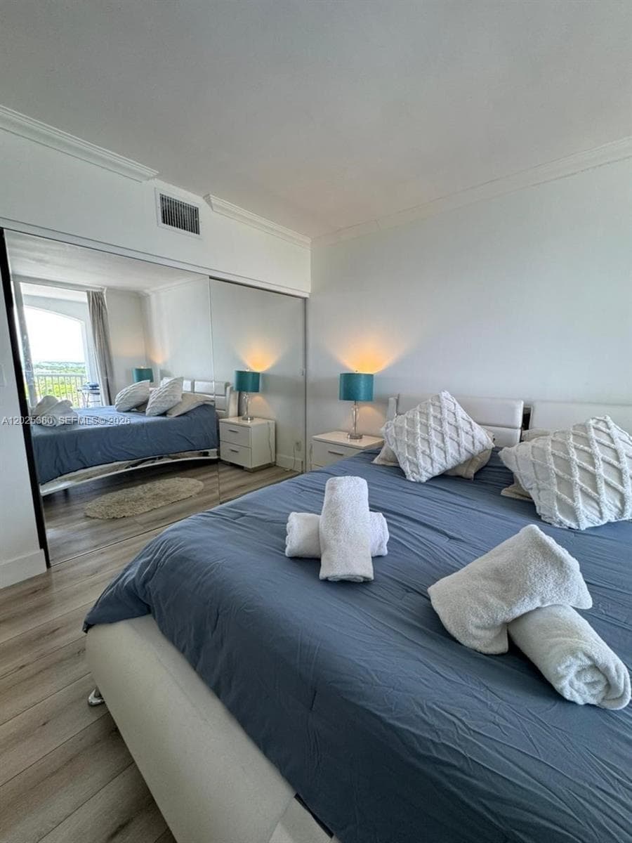 5401 Collins Ave 920 photo 25