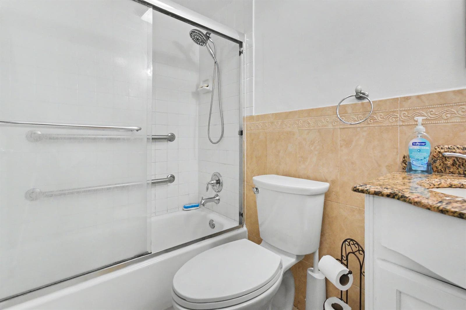 2840 NE 14th St 405a photo 13