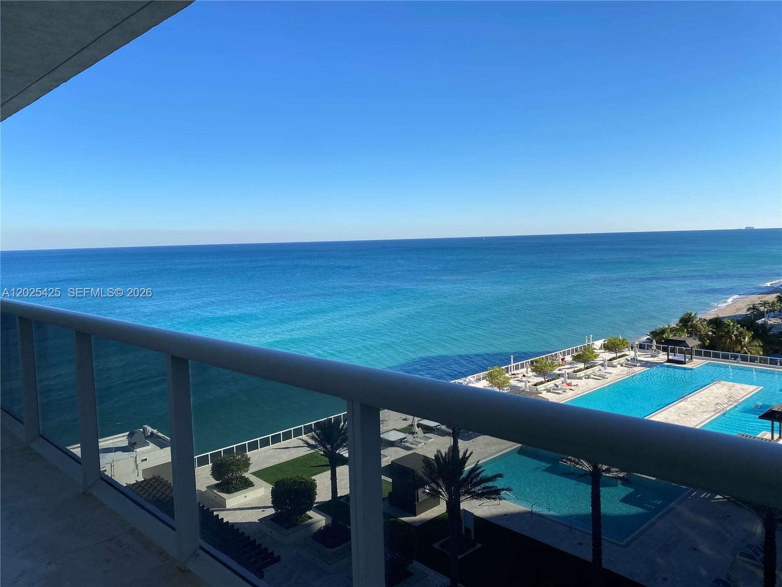 1830 S Ocean Drive 1404 photo 1