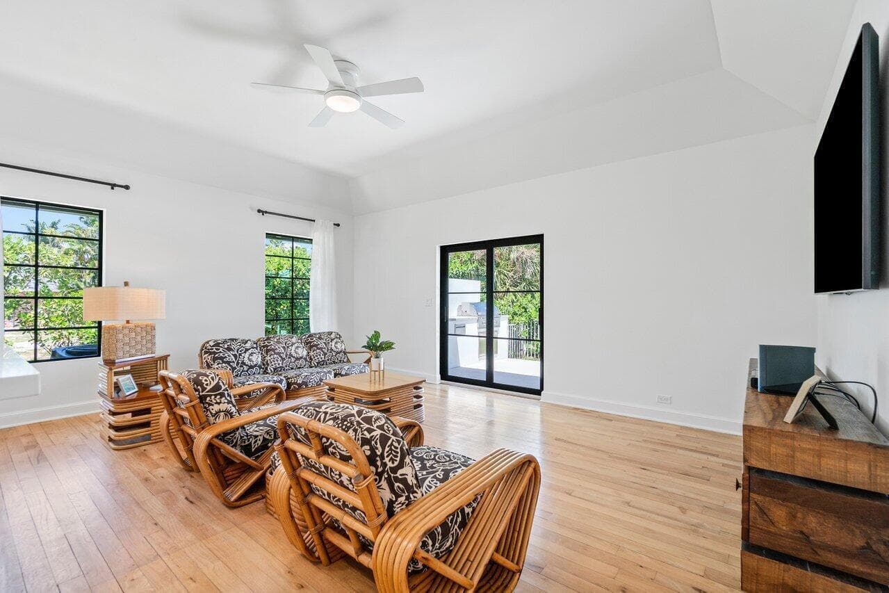 210 S Lake Drive photo 10