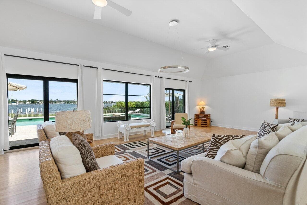 210 S Lake Drive photo 4