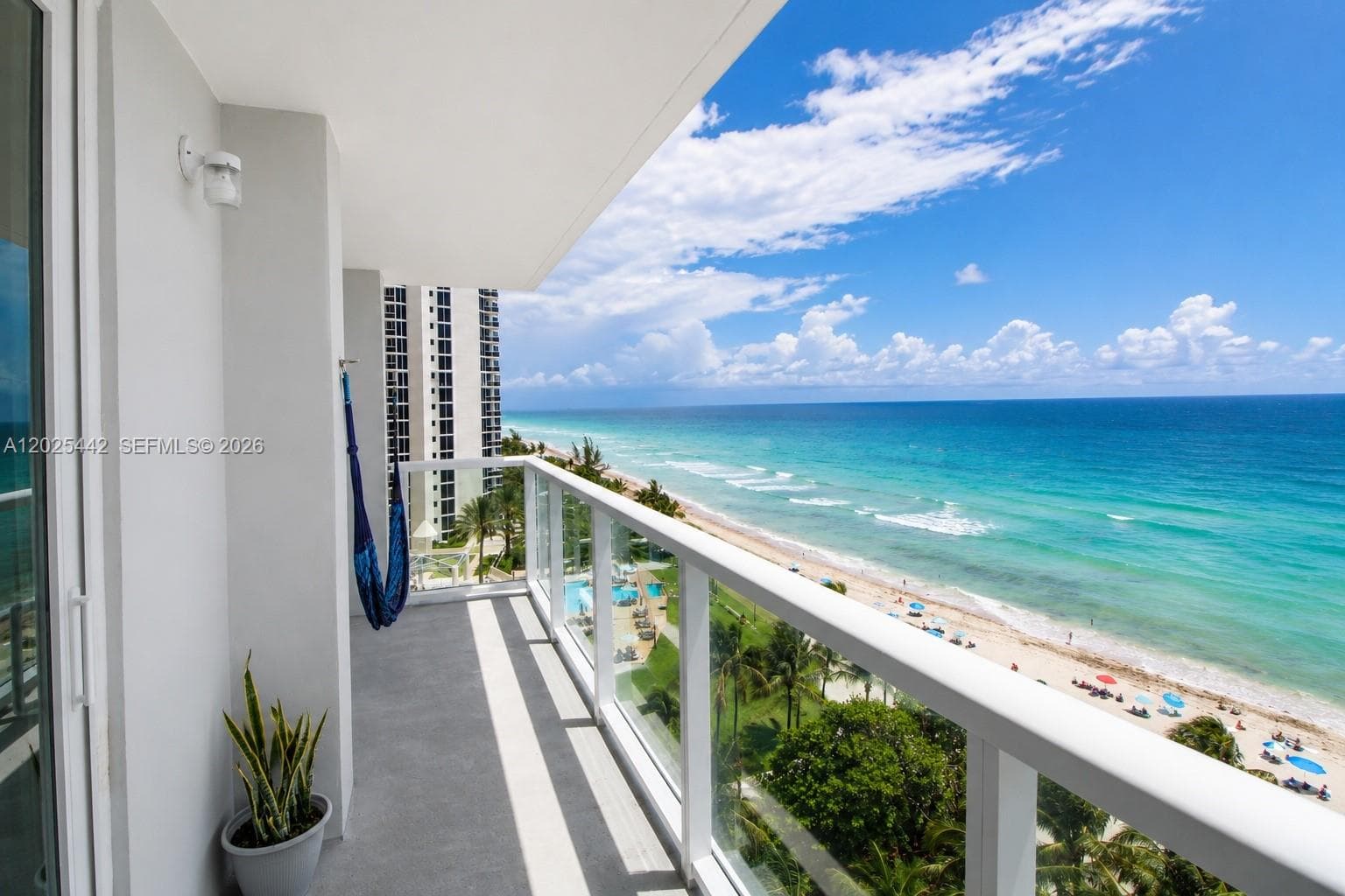 19201 Collins Ave 916 photo 13