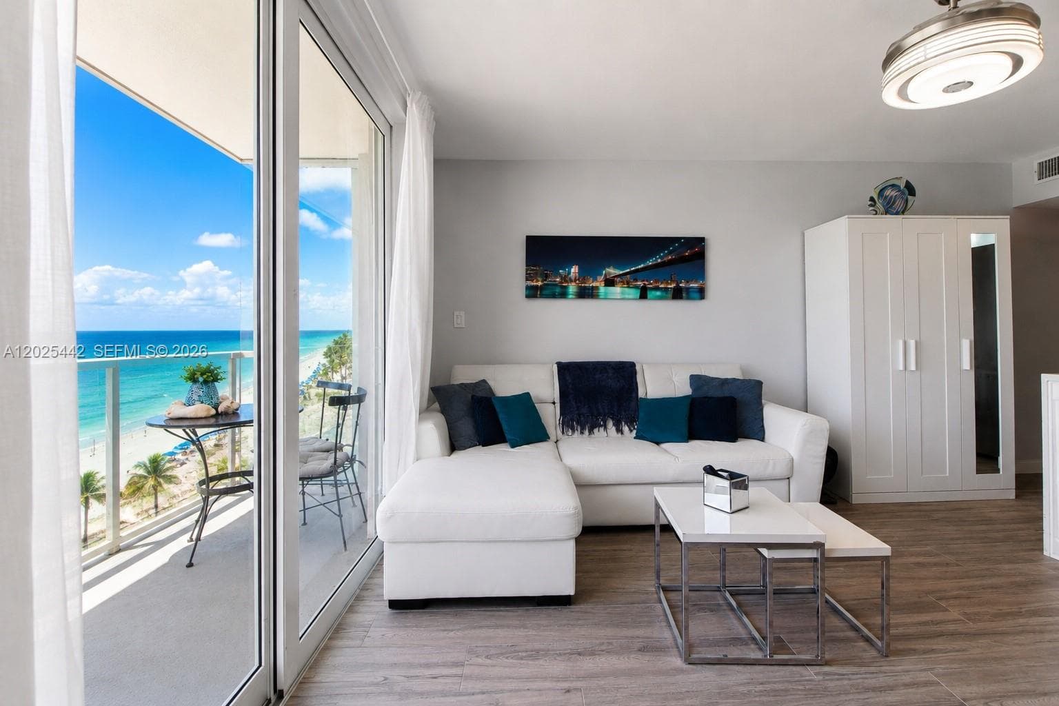 19201 Collins Ave 916 photo 7