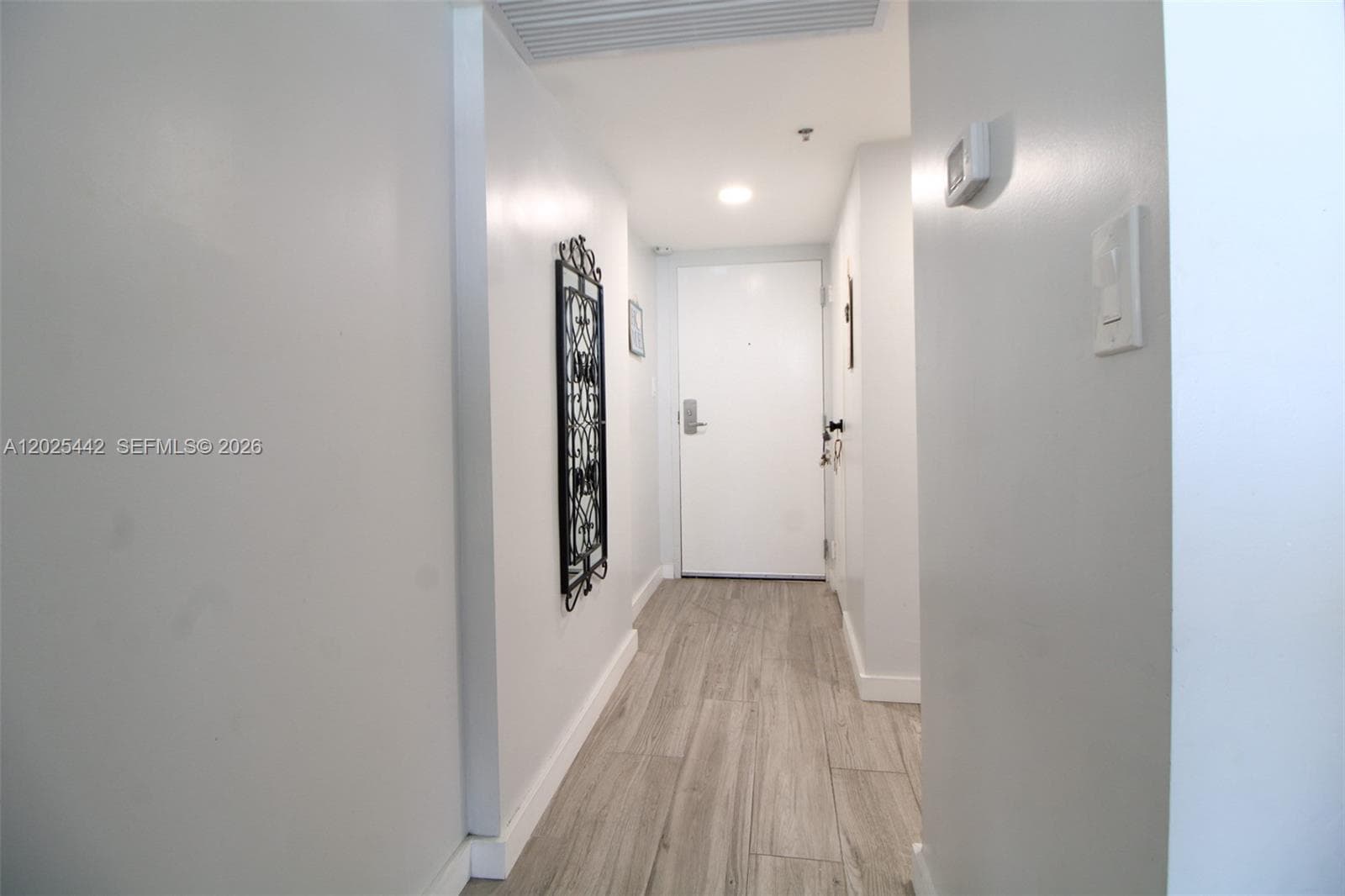 19201 Collins Ave 916 photo 3