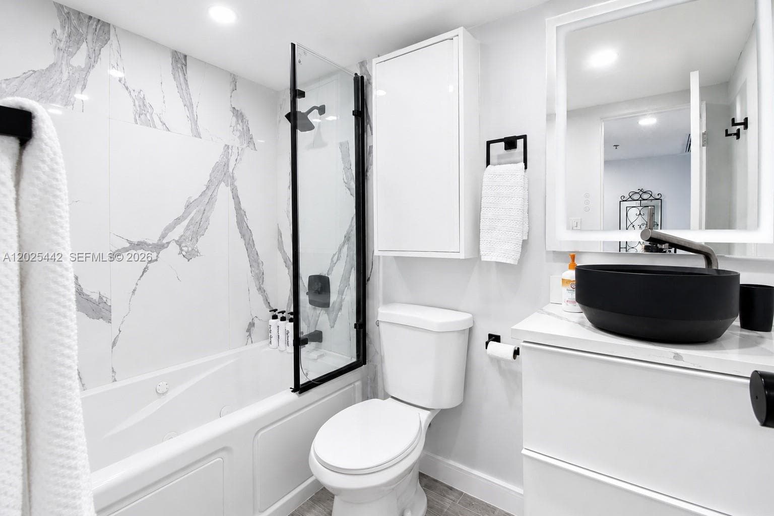19201 Collins Ave 916 photo 4