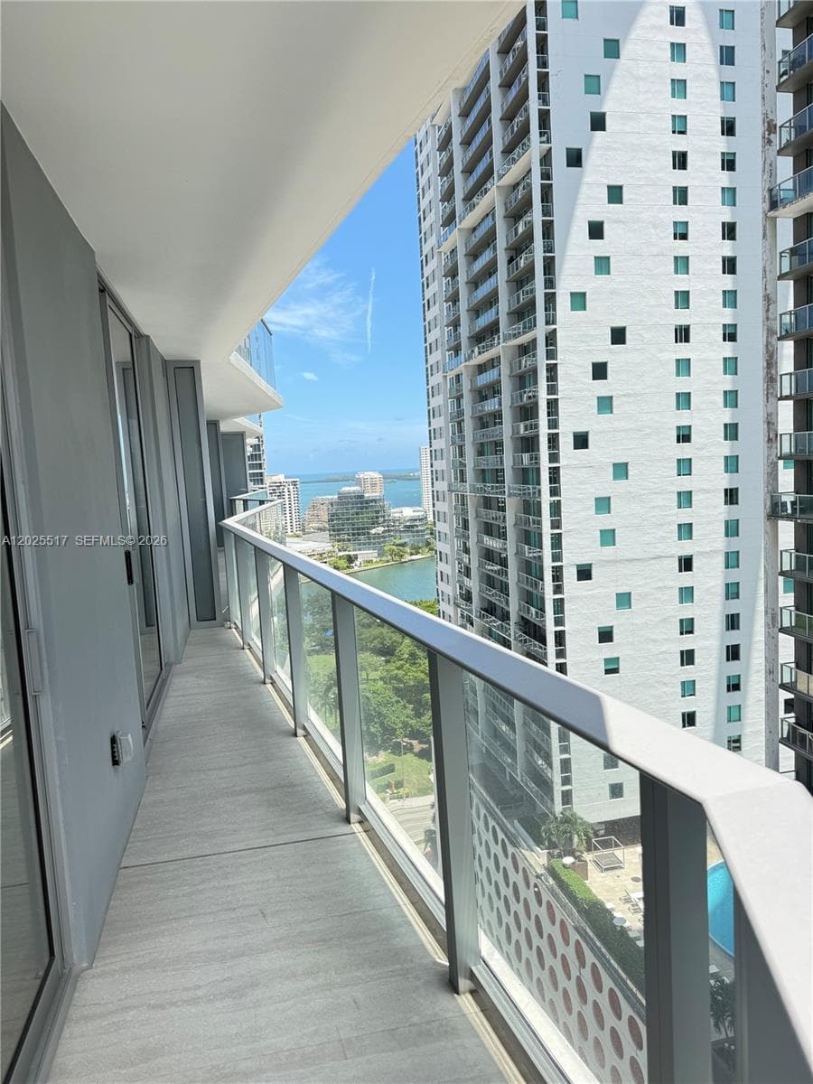 77 SE 5 2307 photo 1