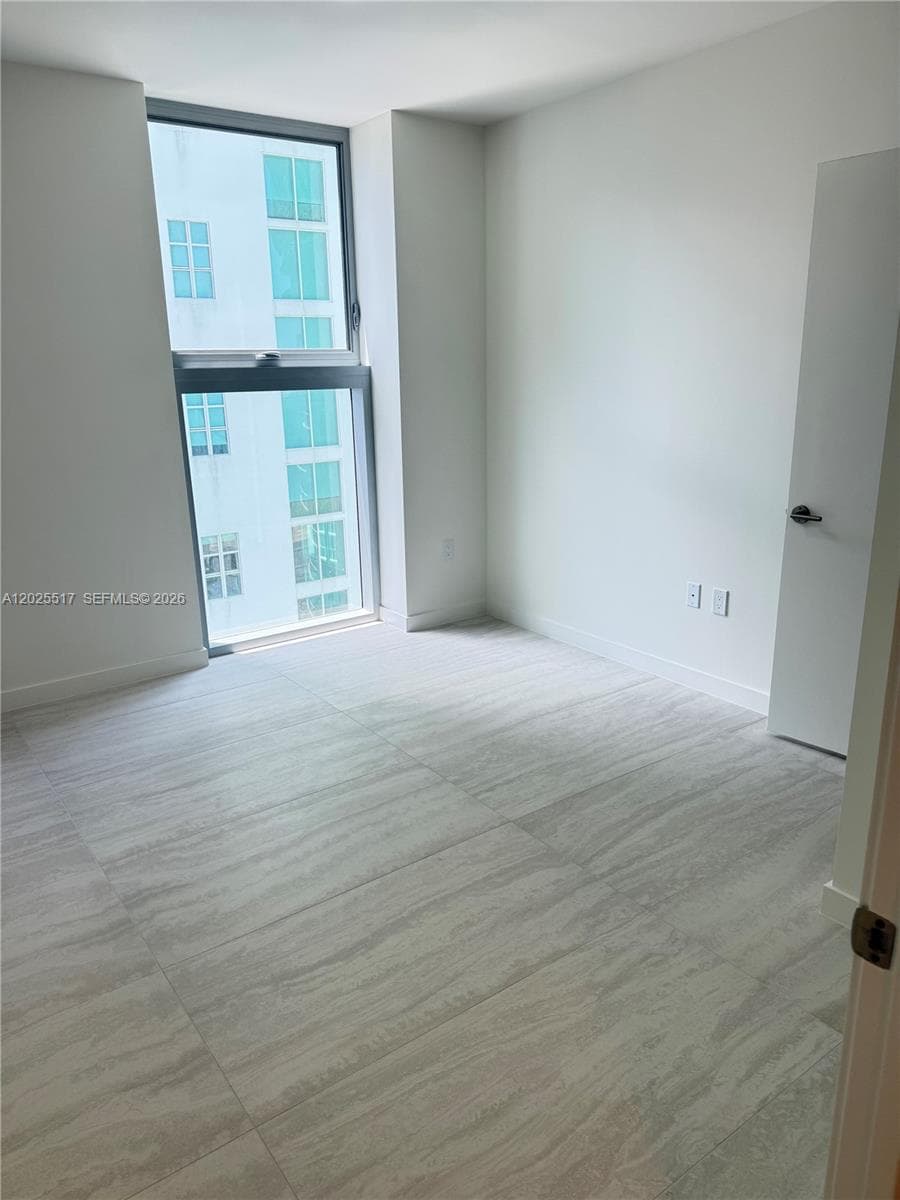 77 SE 5 2307 photo 11