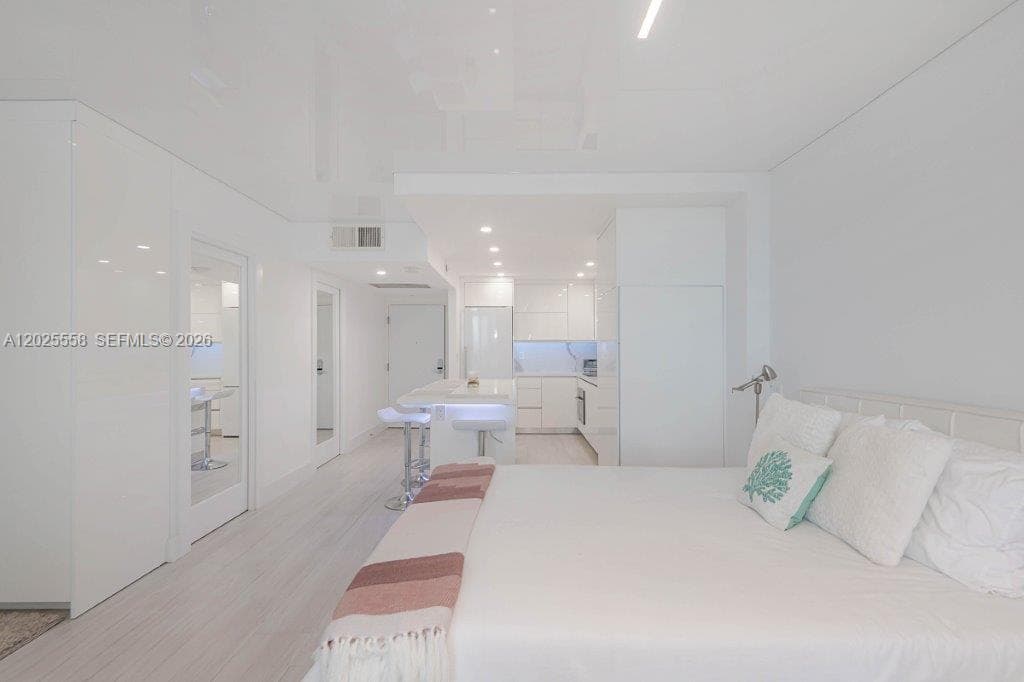 2301 Collins Ave 811 photo 13