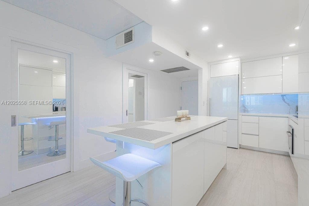 2301 Collins Ave 811 photo 17