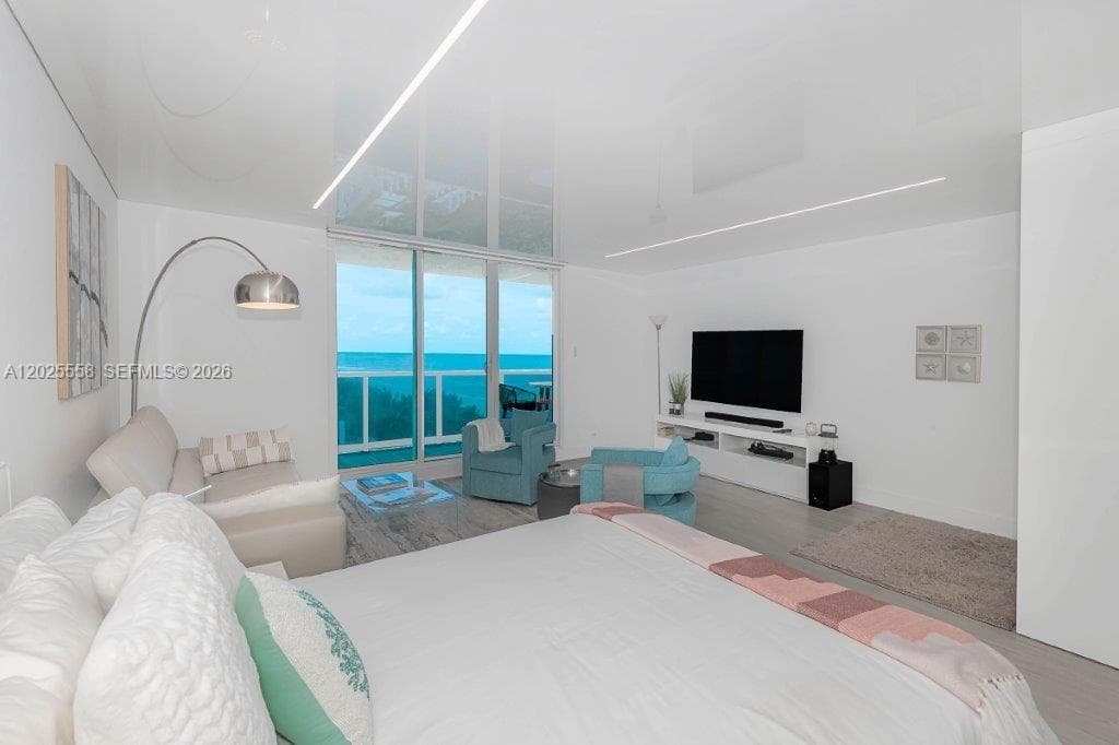 2301 Collins Ave 811 photo 3