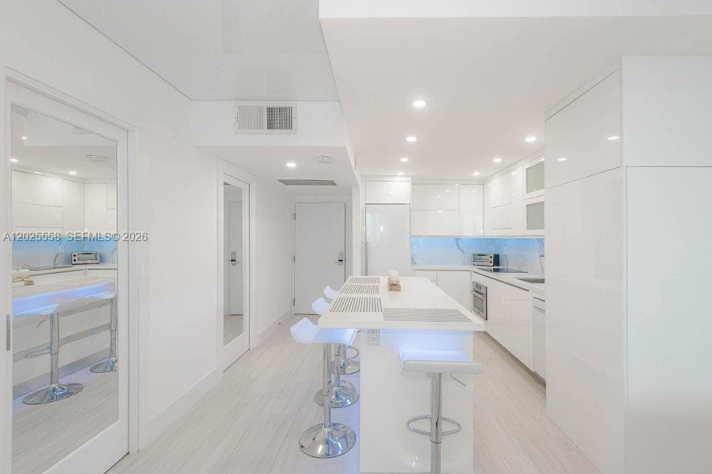 2301 Collins Ave 811 photo 15