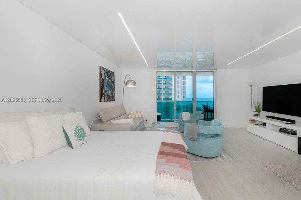 2301 Collins Ave 811 photo 4