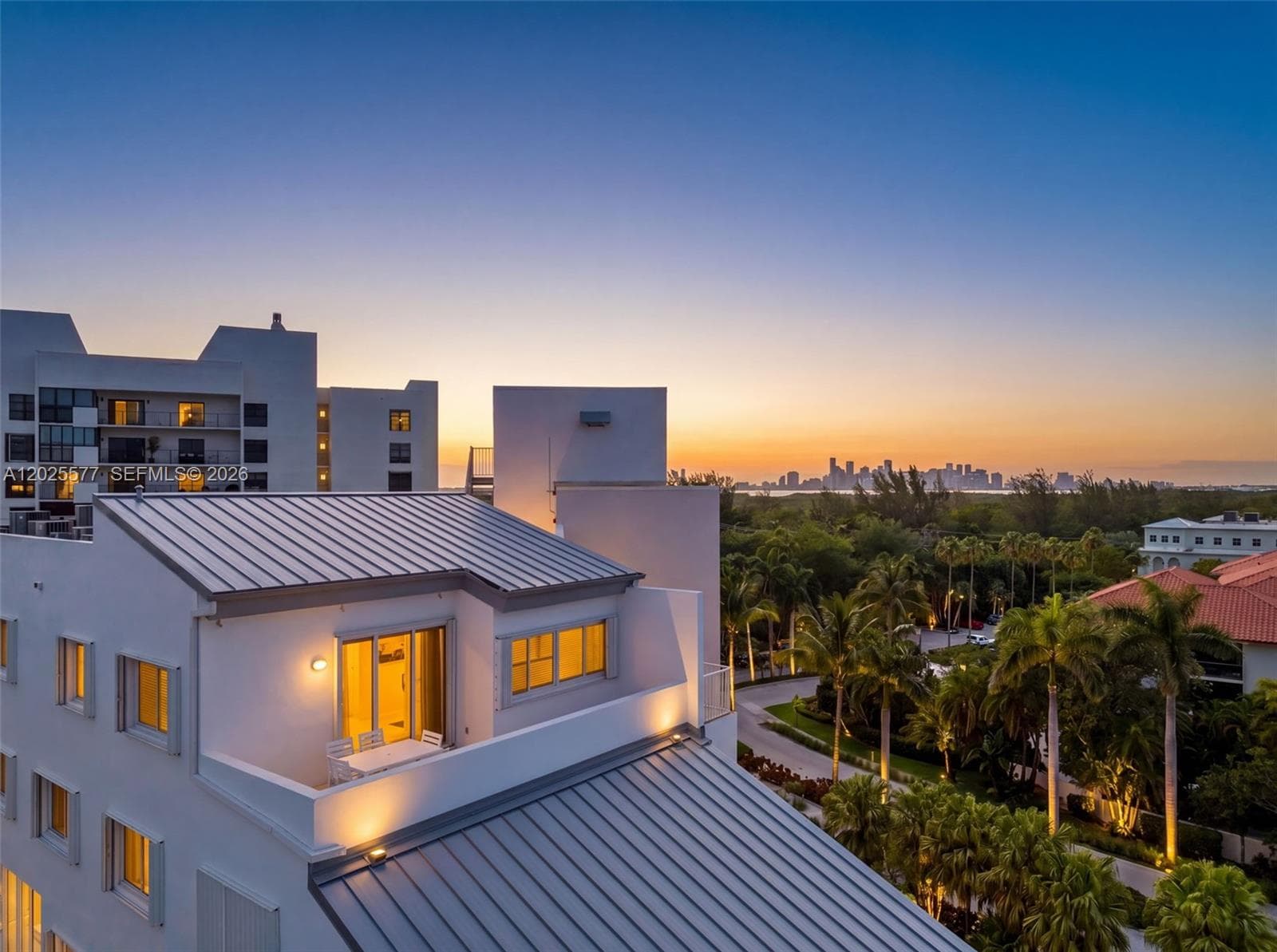 50 Ocean Lane Dr PH601 photo 2