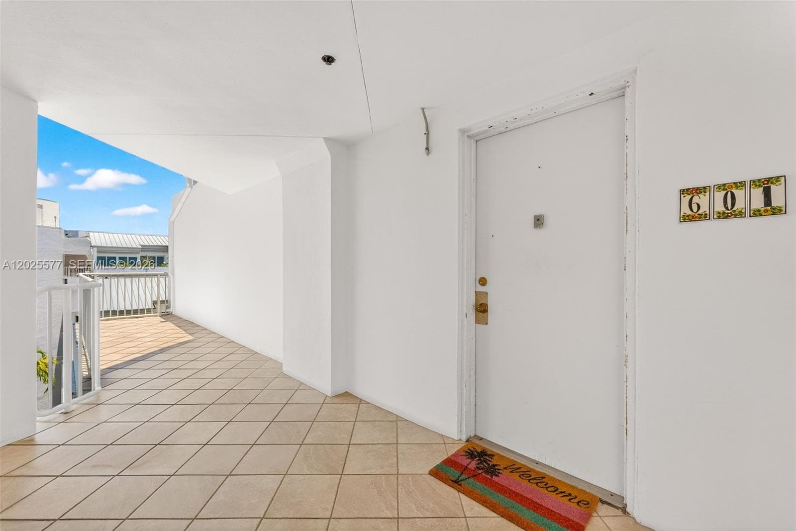 50 Ocean Lane Dr PH601 photo 3