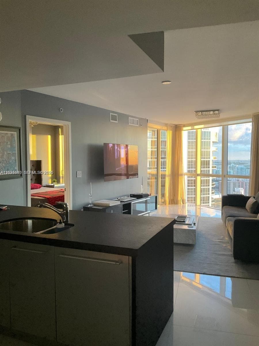 18201 Collins Ave 5303 photo 2