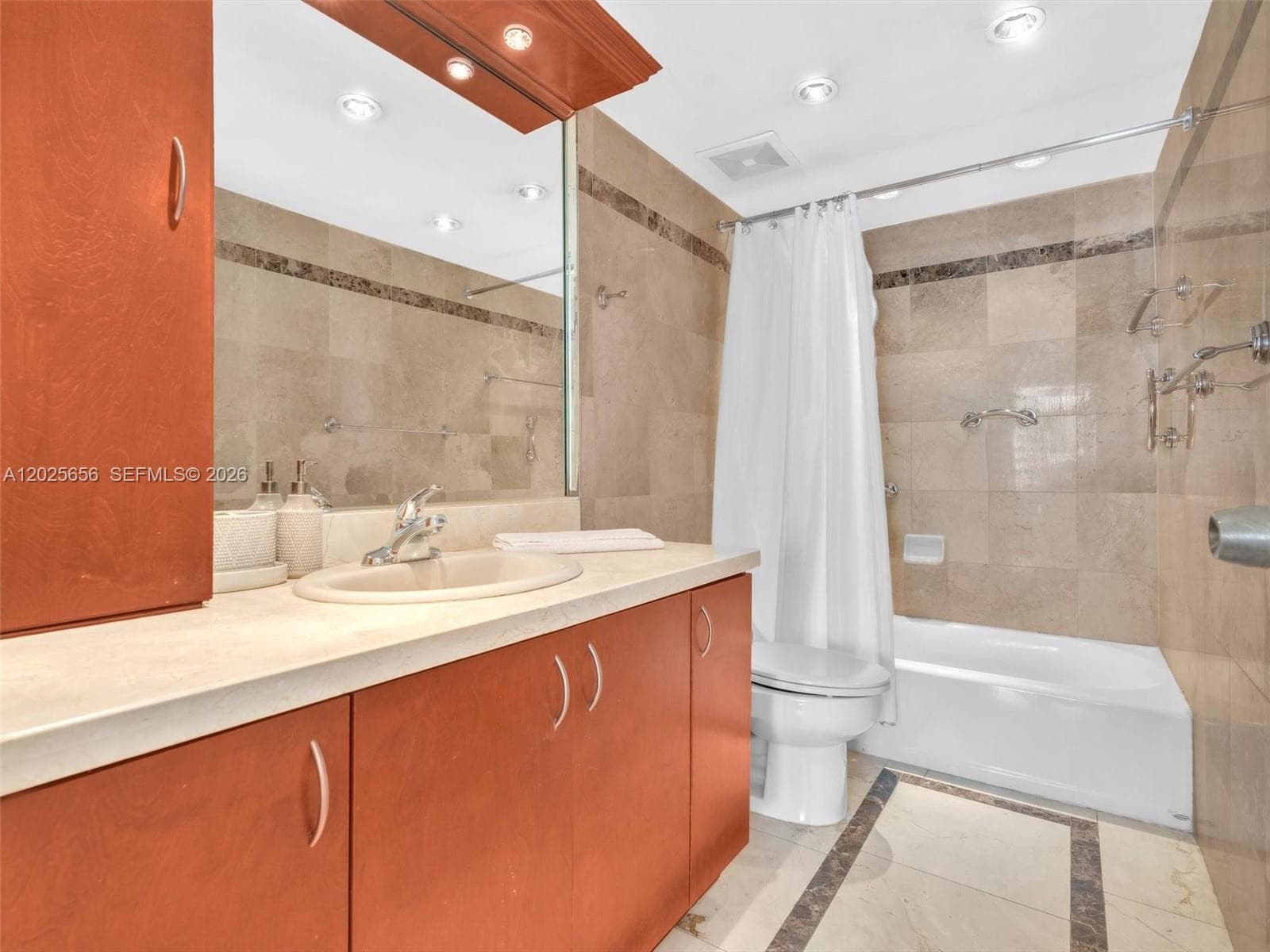 5401 Collins Ave 107 photo 17