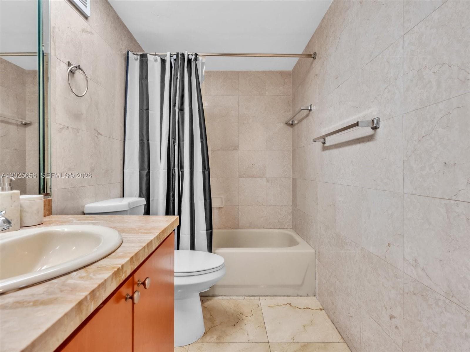 5401 Collins Ave 107 photo 22