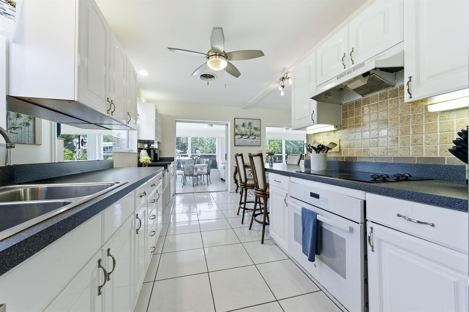 8455 SE Palm Street photo 16