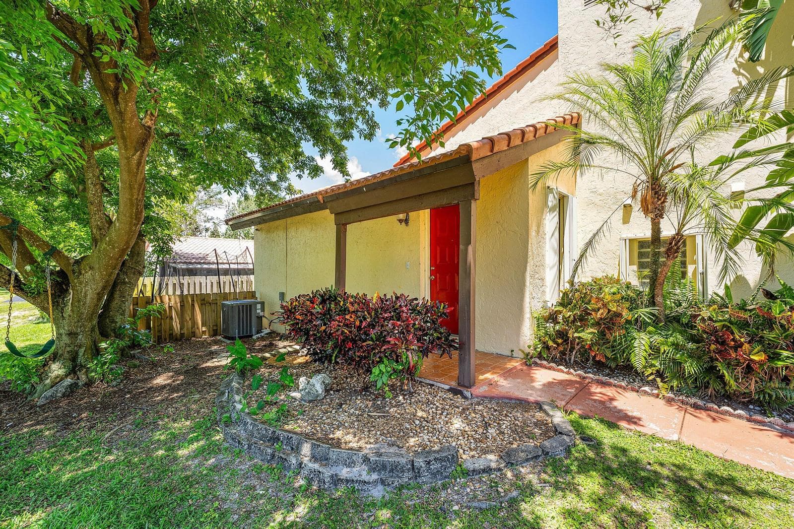 2810 Sand Pines Court photo 3