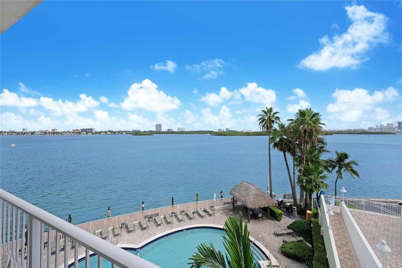 10350 W Bay Harbor Dr 4R photo 2