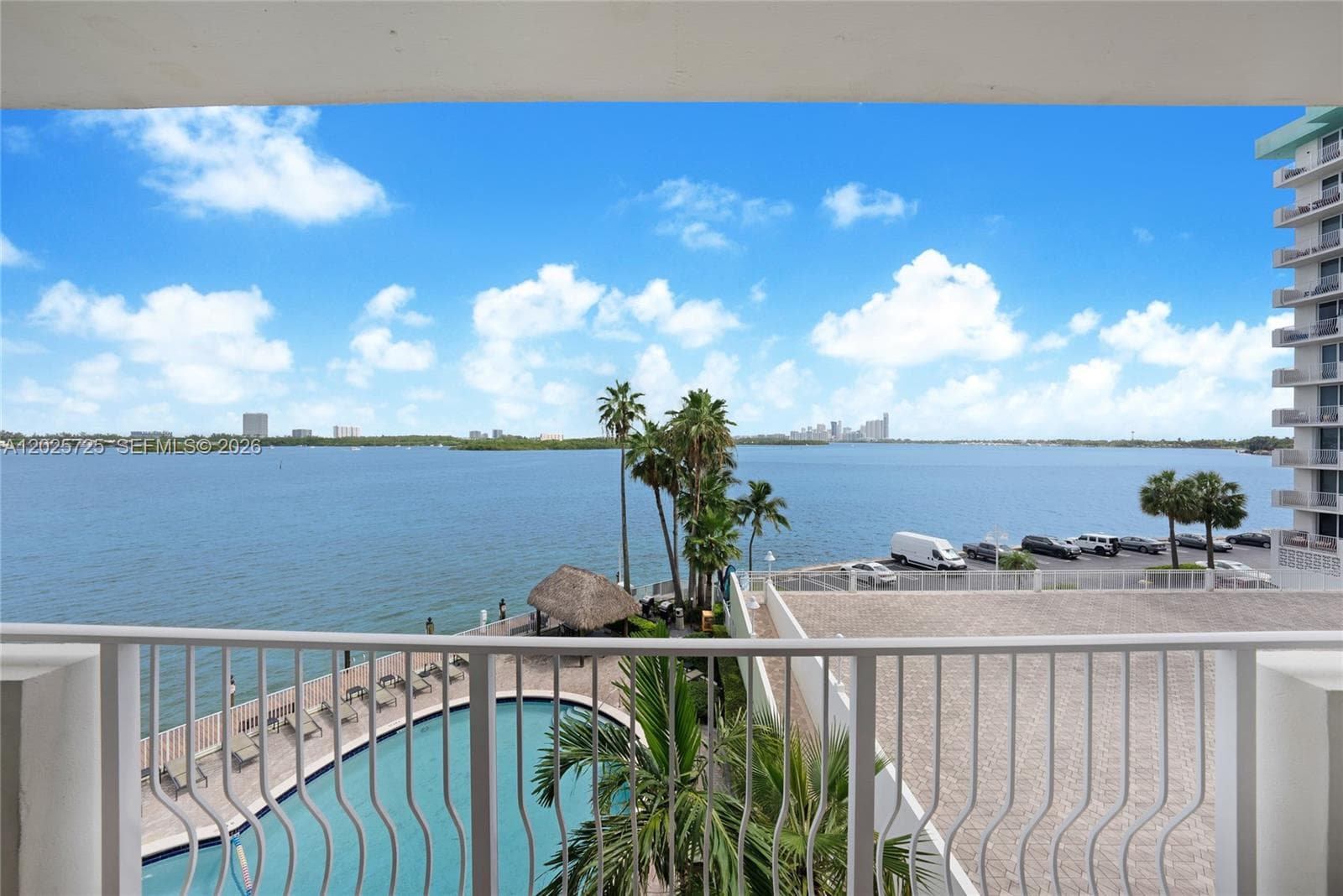 10350 W Bay Harbor Dr 4R photo 3