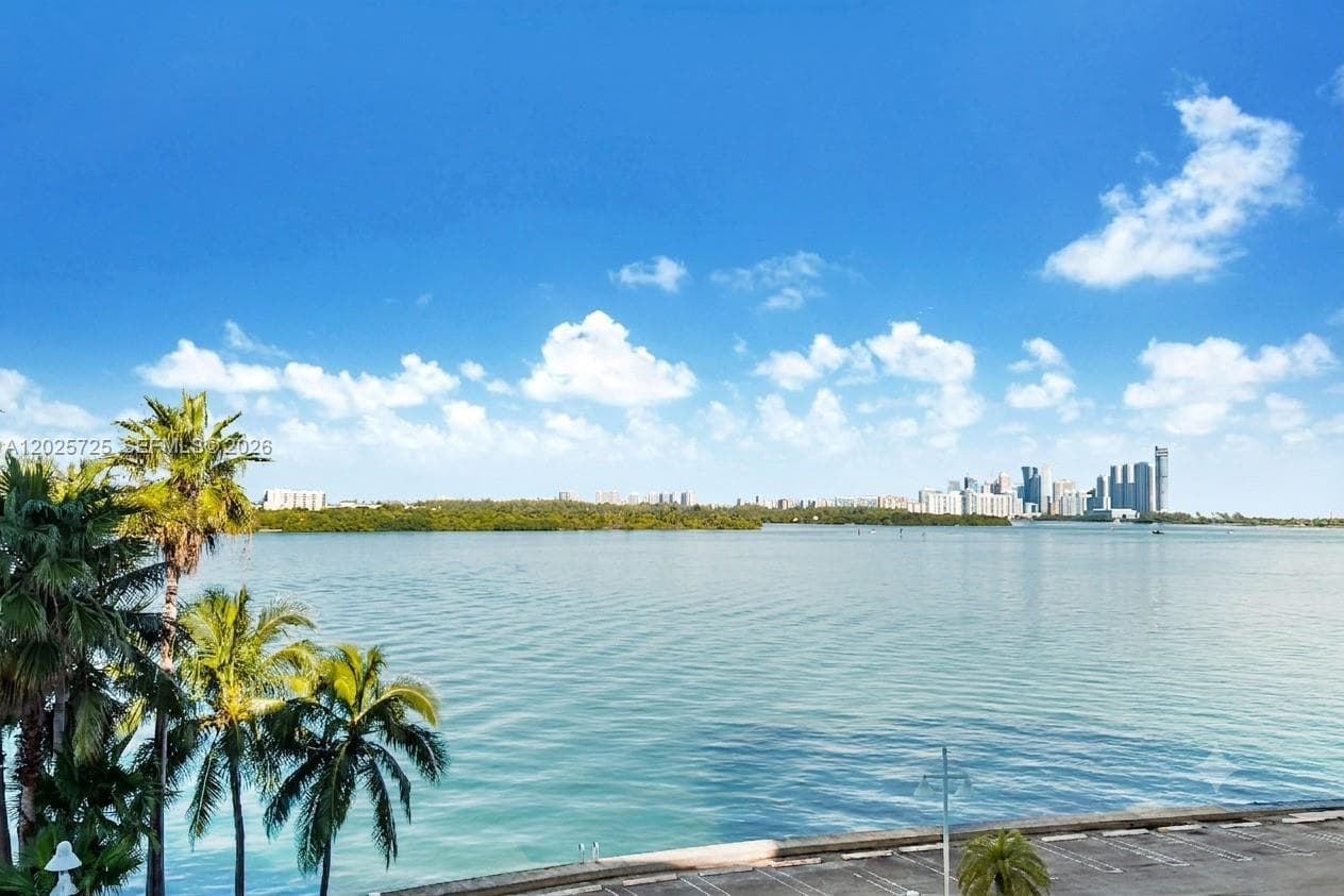 10350 W Bay Harbor Dr 4R photo 1