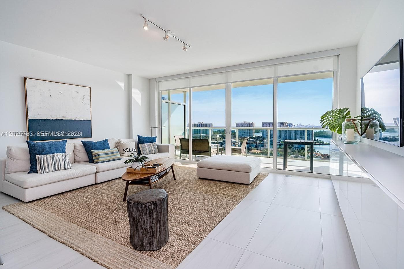 400 Sunny Isles Blvd 1804 photo 6