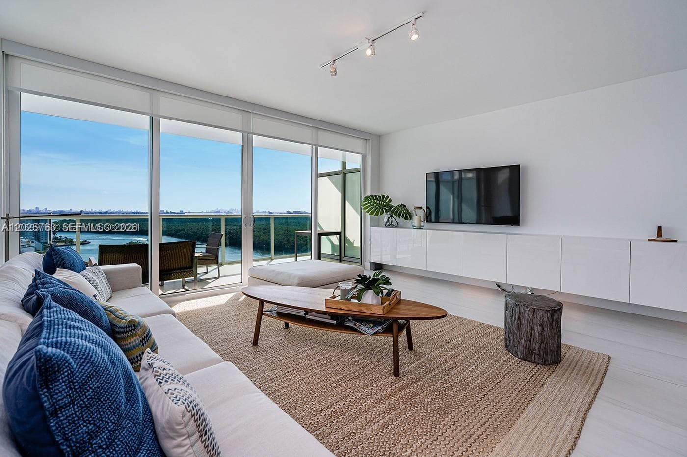 400 Sunny Isles Blvd 1804 photo 5