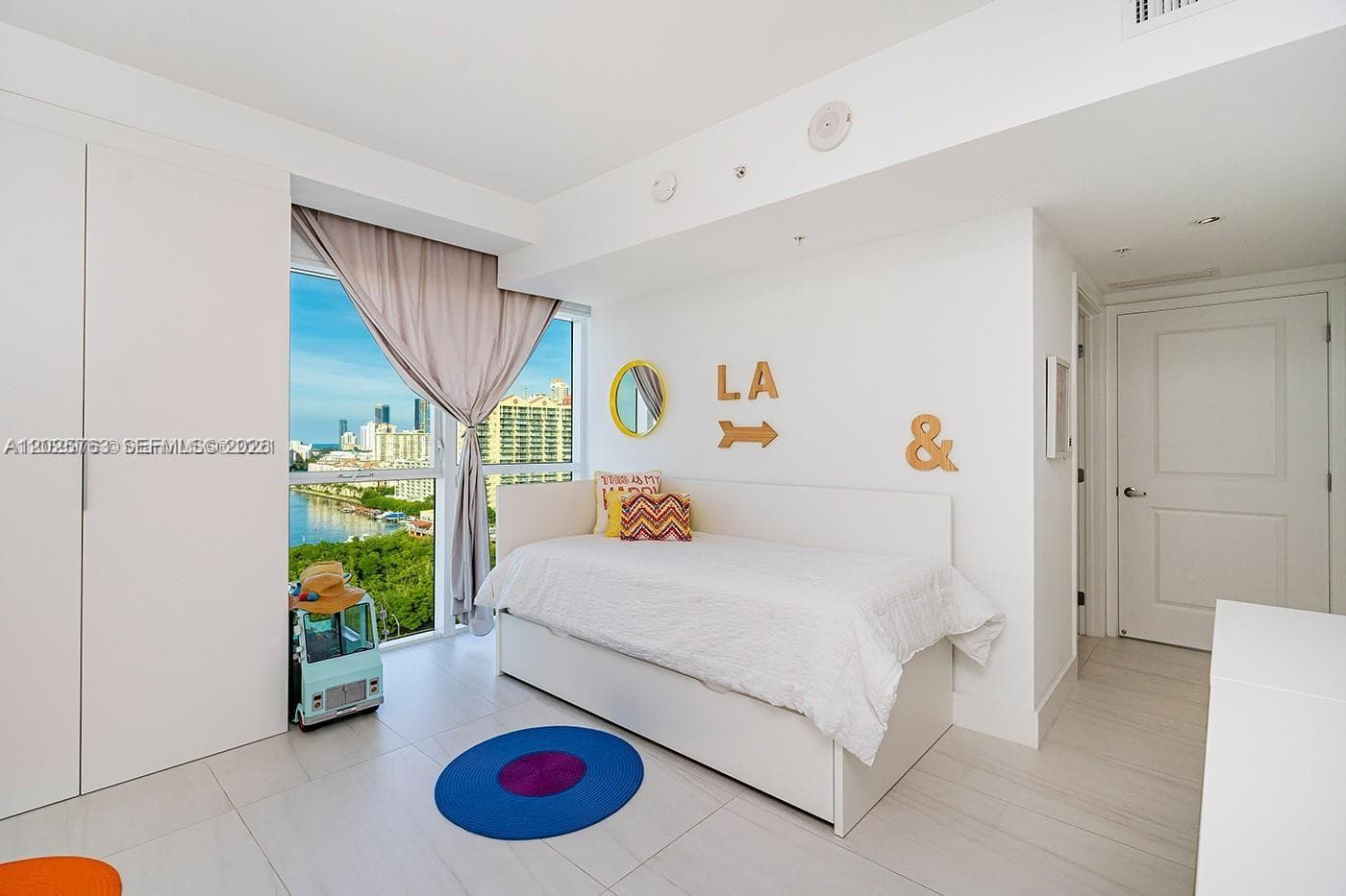 400 Sunny Isles Blvd 1804 photo 25